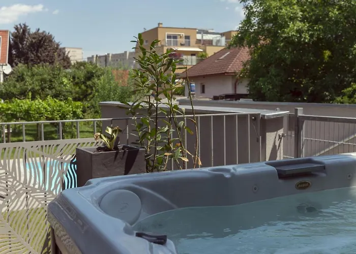 Dream Getaway With Jacuzzi And Pool *